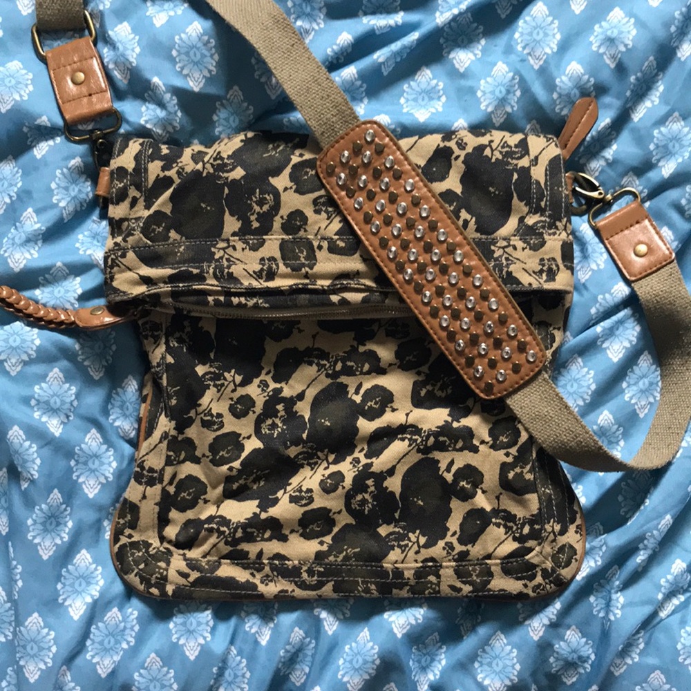 Crossbody bag with pattern